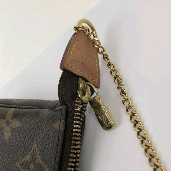 Louis Vuitton Monogram Mini Pochette Accessories - Picture 6 of 16